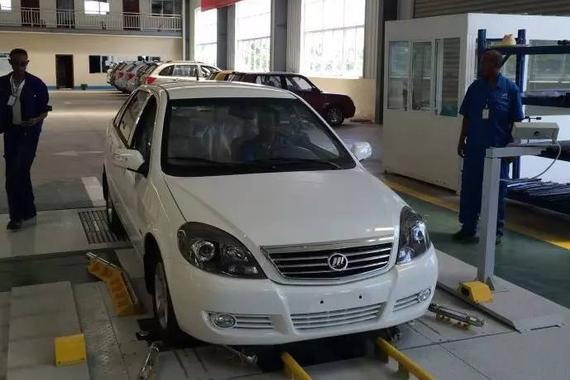 有路必有丰田车？五菱说：“我不服！”