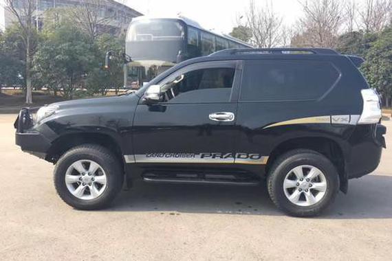 五门版普拉多看多了，这辆三门版的回头率绝对爆棚！