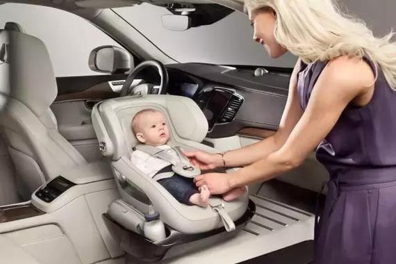 自从车上装了这个东西，连妈妈的怀抱都不想呆了