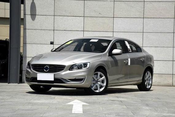 20多万的豪华车狂降5万，跪着卖只求销量，遍地豪车的时代来了