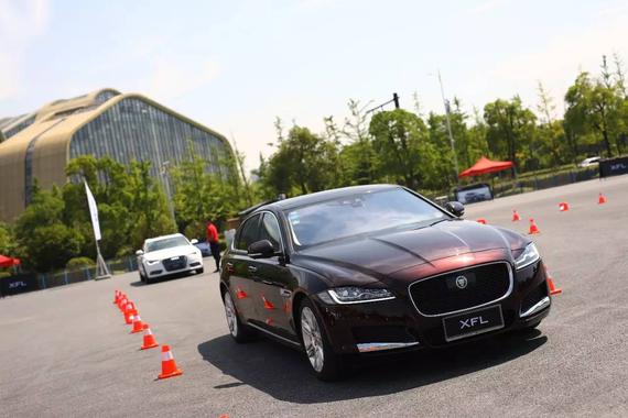 捷豹XFL和ABB同场比对，谁是行政级轿车王，我们有结论了