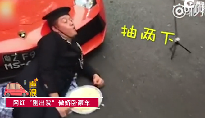 奇葩网红竟搞这样的直播 马路上拦车脱衣 竟然...
