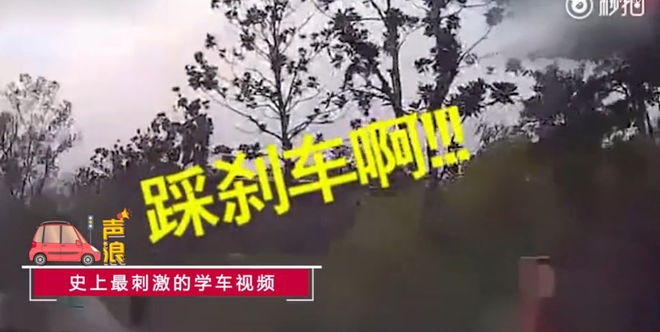 奇葩网红竟搞这样的直播 马路上拦车脱衣 竟然...