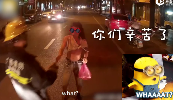 奇葩网红竟搞这样的直播 马路上拦车脱衣 竟然...