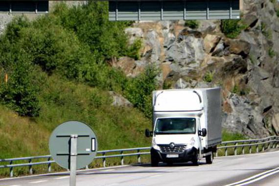 欧洲的卡车有多令人羡慕，国内卡友：舍得用它拉货