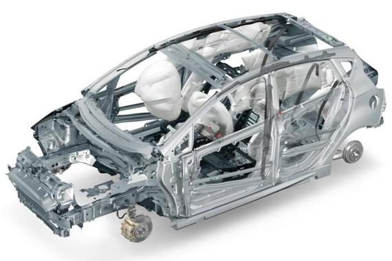 详解汽车轻量化技术，看完你就明白车重不等于安全