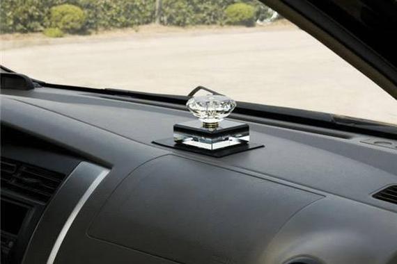 新车落地，这3样东西万万不可放在车上！