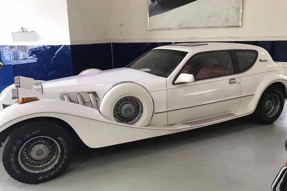 以为这车是山寨的，都没听过，有1个车门却有6个轮胎