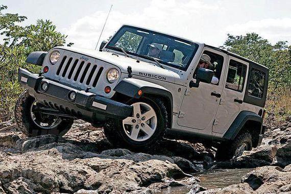 除了战狼2里的BJ40，还有哪些硬派越野燃爆大荧幕