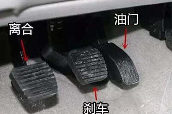 如何避免油门当刹车 怎么练油门刹车不出错