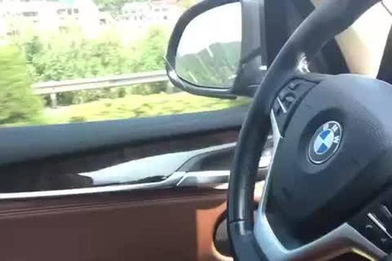 视频：出乎意料 宝马最新无人驾驶技术