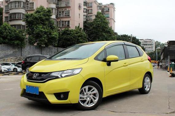 开学买辆车，毕业赚回来，十万块运动小车去报到