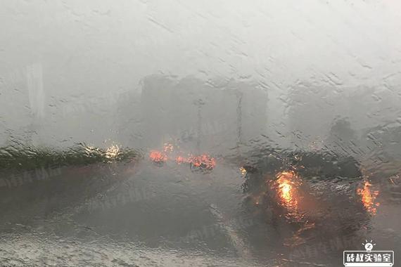 雨天开车不会用这几个灯，危险程度增加99％