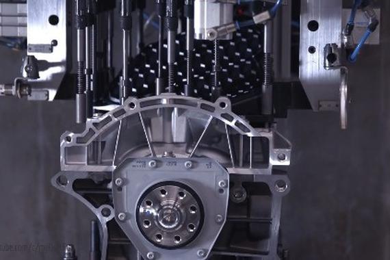 视频：超酷诶！奥迪4缸发动机组装过程