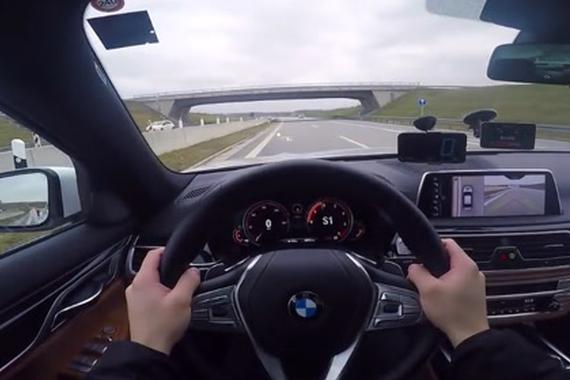 视频:导弹起步！新款宝马7系就那么猛