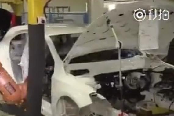 视频：五分钟的视频，组装一辆奔驰！