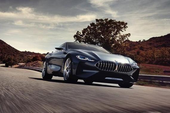 宝马8系曝光内饰，跑车外观?这是奔驰比不了的豪华