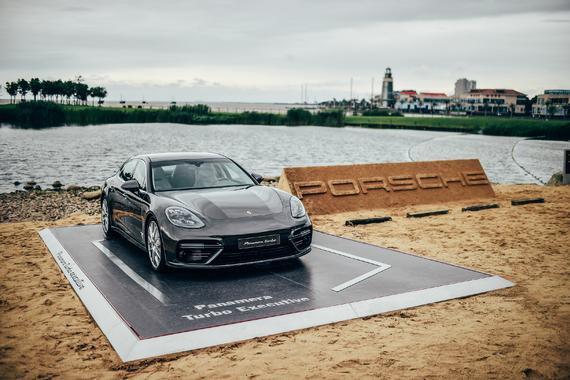 坐前面，还是后面？| 全新保时捷Panamera 4S