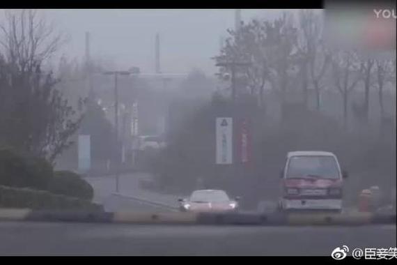 视频：豪车VS五菱宏光 居然输了！