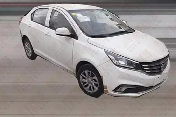 宝骏310又多了个三厢版！