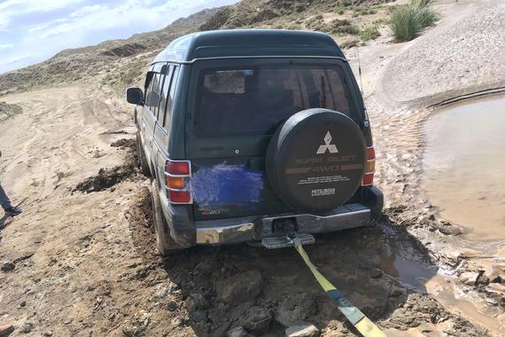 SUV不是越野车!误入戈壁无人区被困一夜,终弃车获救