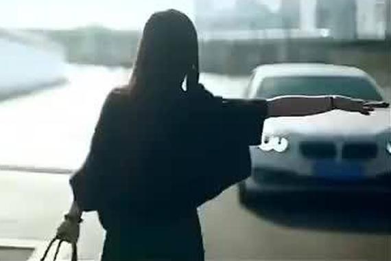 视频：性感美女坐宝马！套路太深防不住