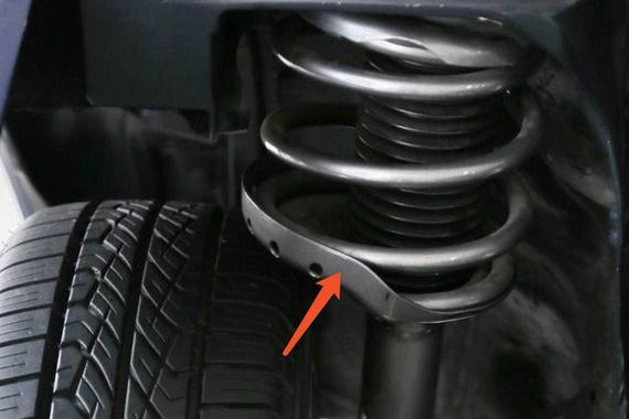 车子减震不好，能不能自己安装减震胶块？老司机看了看，说了实话