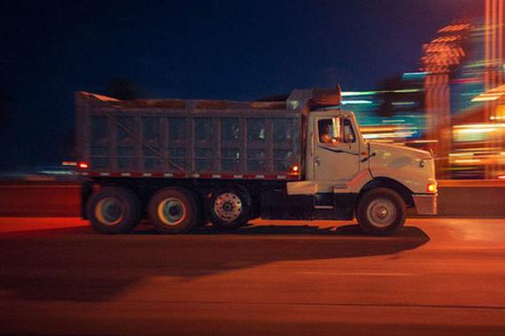 卡车司机和普通人有啥不一样？其实他们也很辛苦