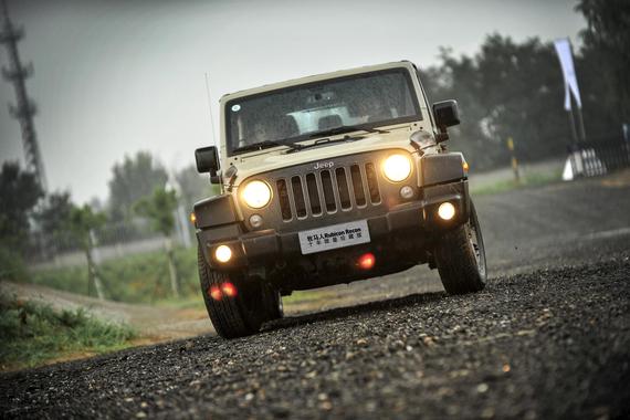 四驱利器性能有提升 牧马人十年限量版试驾