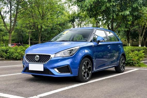 一览成都车展看点 香车美女火锅齐聚于此