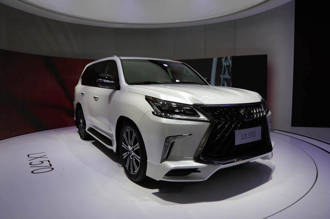 2017成都车展：雷克萨斯新款NX/LX570