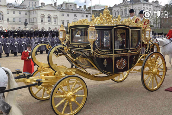 视频:这才是豪车！英国女王御用马车