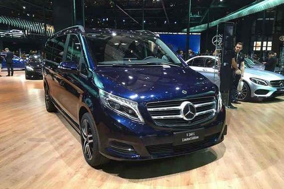 奔驰V260L商务座椅带1米4双人床，内饰配置完虐它