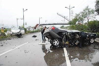 看见车撞断了就不安全? 我觉得没那么简单