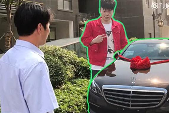 视频：网红存钱给父亲买新奔驰！