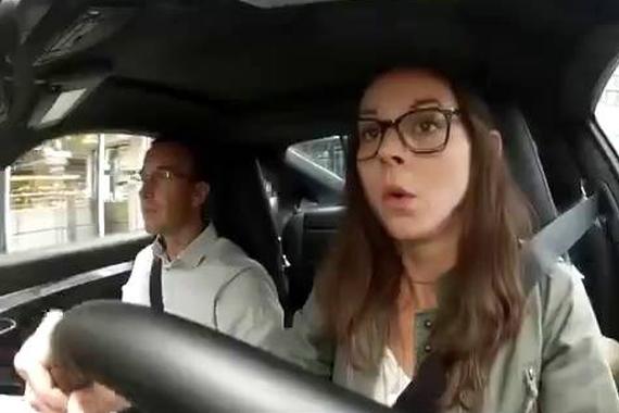 视频：驾校考试遇上它！考生们都懵了