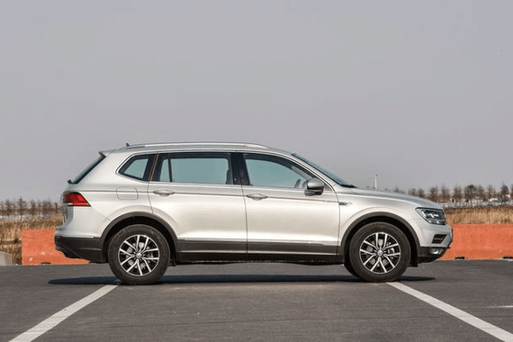 途观新款车长4米7, 轴距二米七, 重1.7吨, 起步1.8T