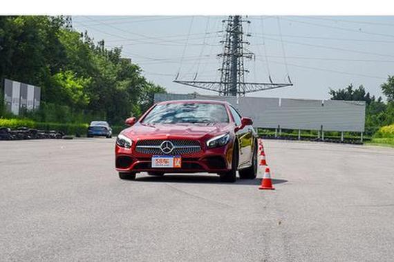 奔驰SL 400性能测试 优雅依旧强于动力