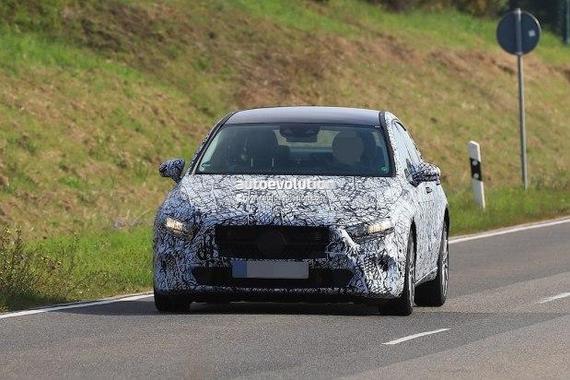 奔驰新A级曝光，颜值高，上市了谁还会买宝马1系