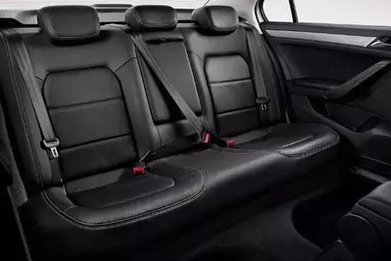 15万的车，销售告诉你座椅是真皮，不能信