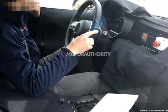 奔驰全新A级三厢版内饰谍照首曝