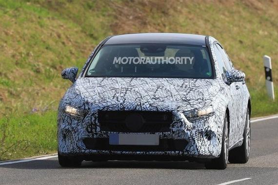 奔驰新A级三厢版内饰谍照首曝 2018年发布