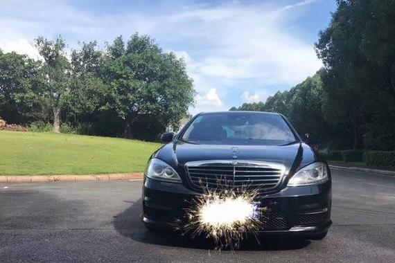 29.5万入手奔驰S63! 屌丝直接把女神带回家！