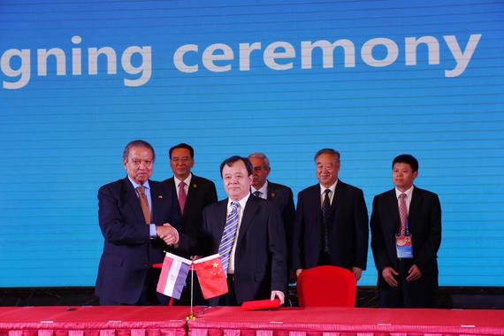 车轮上的“一带一路”：从“走出去”到“走进去”