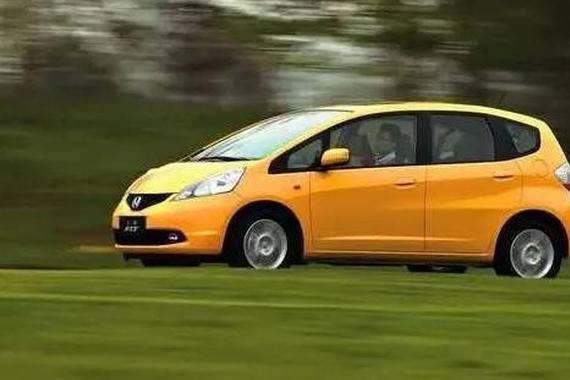 VV5S定价15万起？印度小跑车售价直逼法拉利！