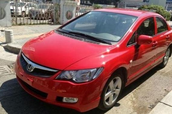 花5万买红色思铭，驾驶去接女同学，简直一脸的羡慕