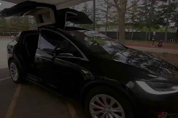 视频：特斯拉Model X评测，百公里加速超911