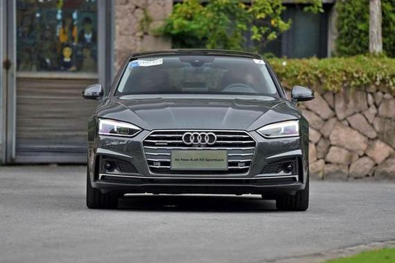 50万左右买这两台轿跑，要的就是品味，这理由就够了