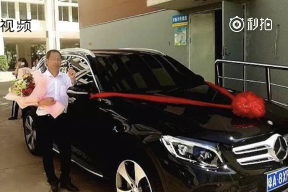 壕！高三老师获校长嘉奖60万奔驰