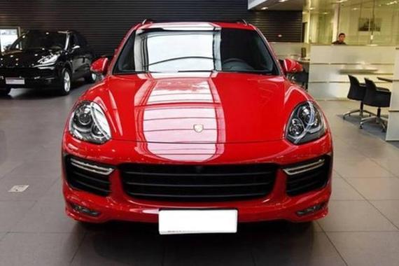 有钱人最爱的一款SUV车系，一个车标达5万